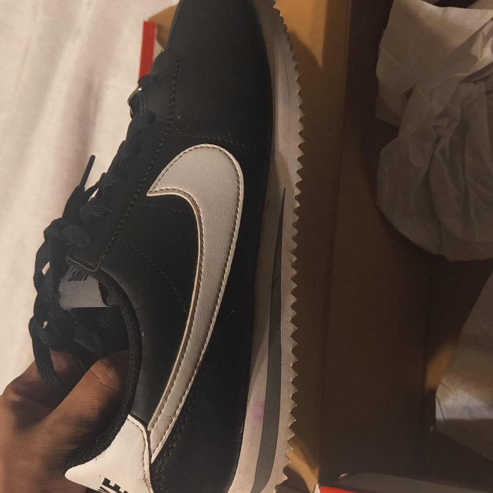 Nike Cortez Black And White Shoes 4.5 - Picture 5 of 5